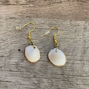 Handcrafted Jersey Shore Seashell Earrings (gold)